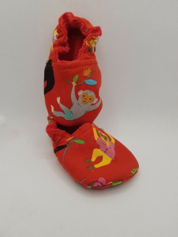 Baby crib shoes ‘Monkin’ Around’ (red) (0-6 months 10.5cm /UK size 0/EU size 15-16) - main product image