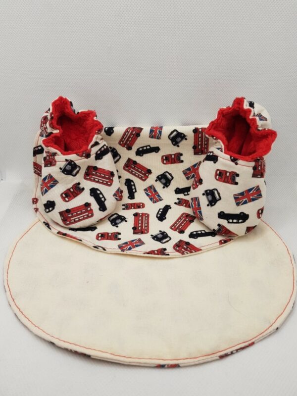 Baby crib shoes and burp cloth set-. ‘London Bus’ (10cm / UK size 0 / EU size 15 / 0-1 month) - main product image