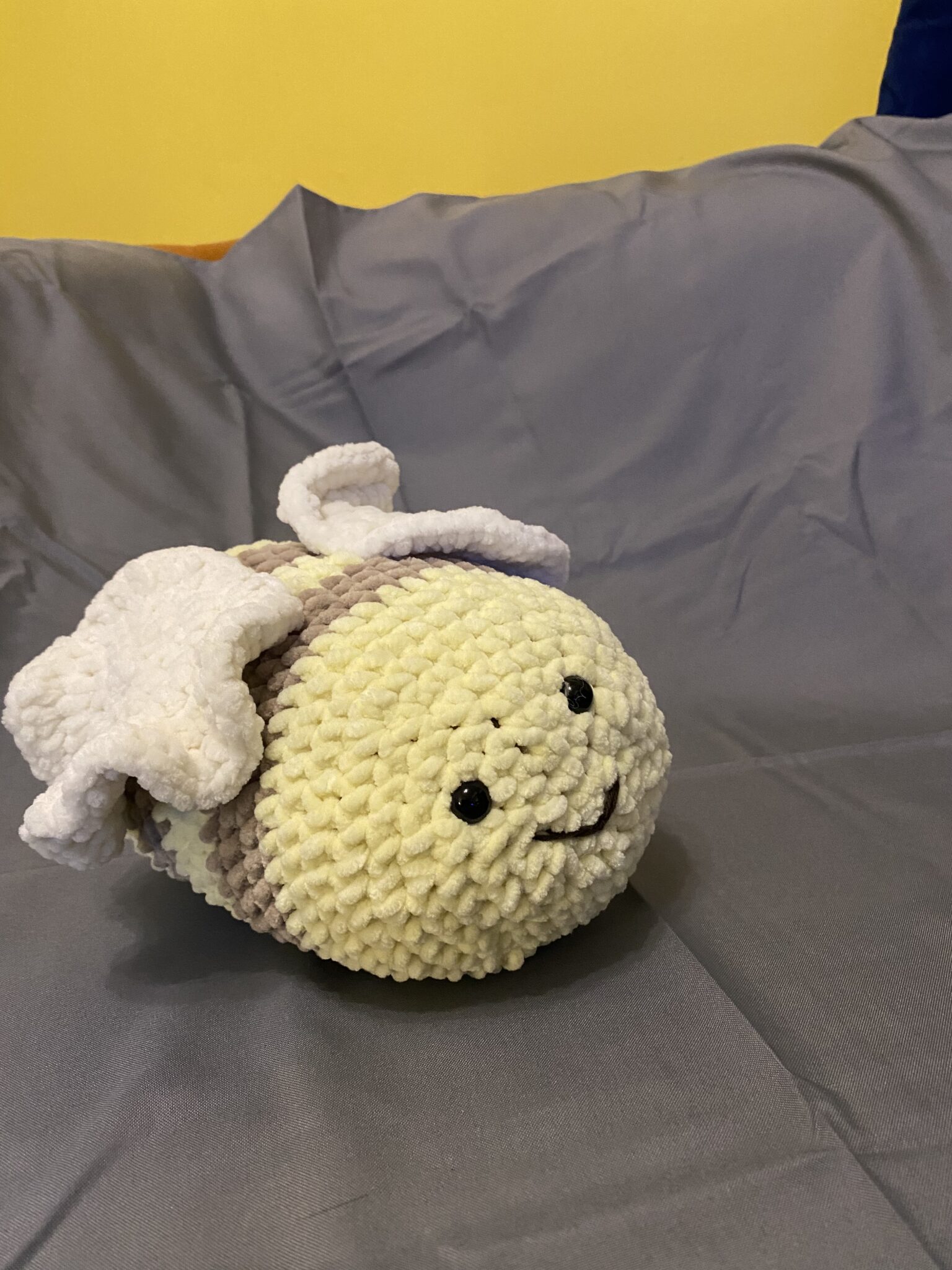 Giant Plushie Bee - main product image