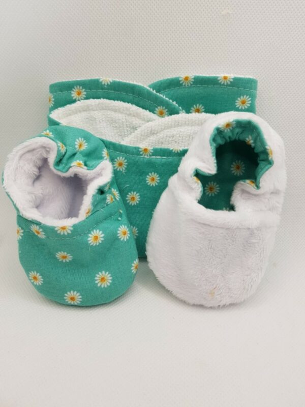 Daisy – baby burp cloth and slippers (Newborn foot length 9cm) - product image 3