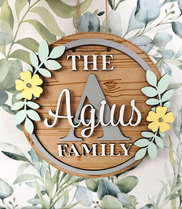 Personalised Wood Family Name Plaque Round Hanging Sign Customised Floral Decoration Home Gift - main product image