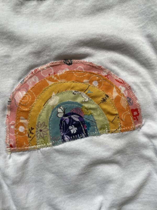 Rainbow appliqué t-shirt age 3-4 - product image 2