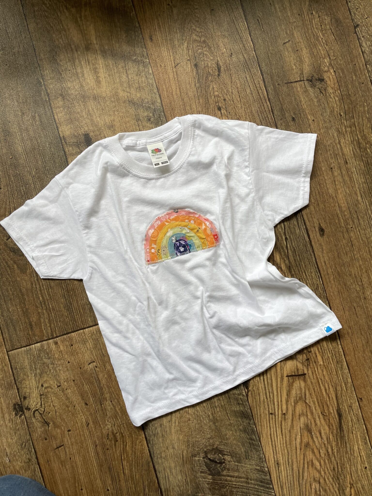 Rainbow appliqué t-shirt age 3-4 - main product image