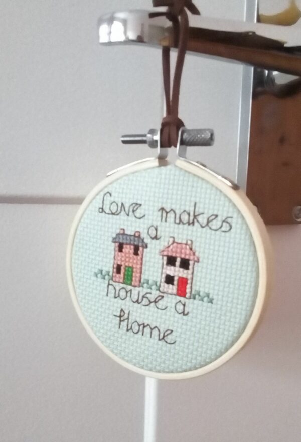 Love Makes a House a Home, Hanging Hoop – Detached Houses - product image 3
