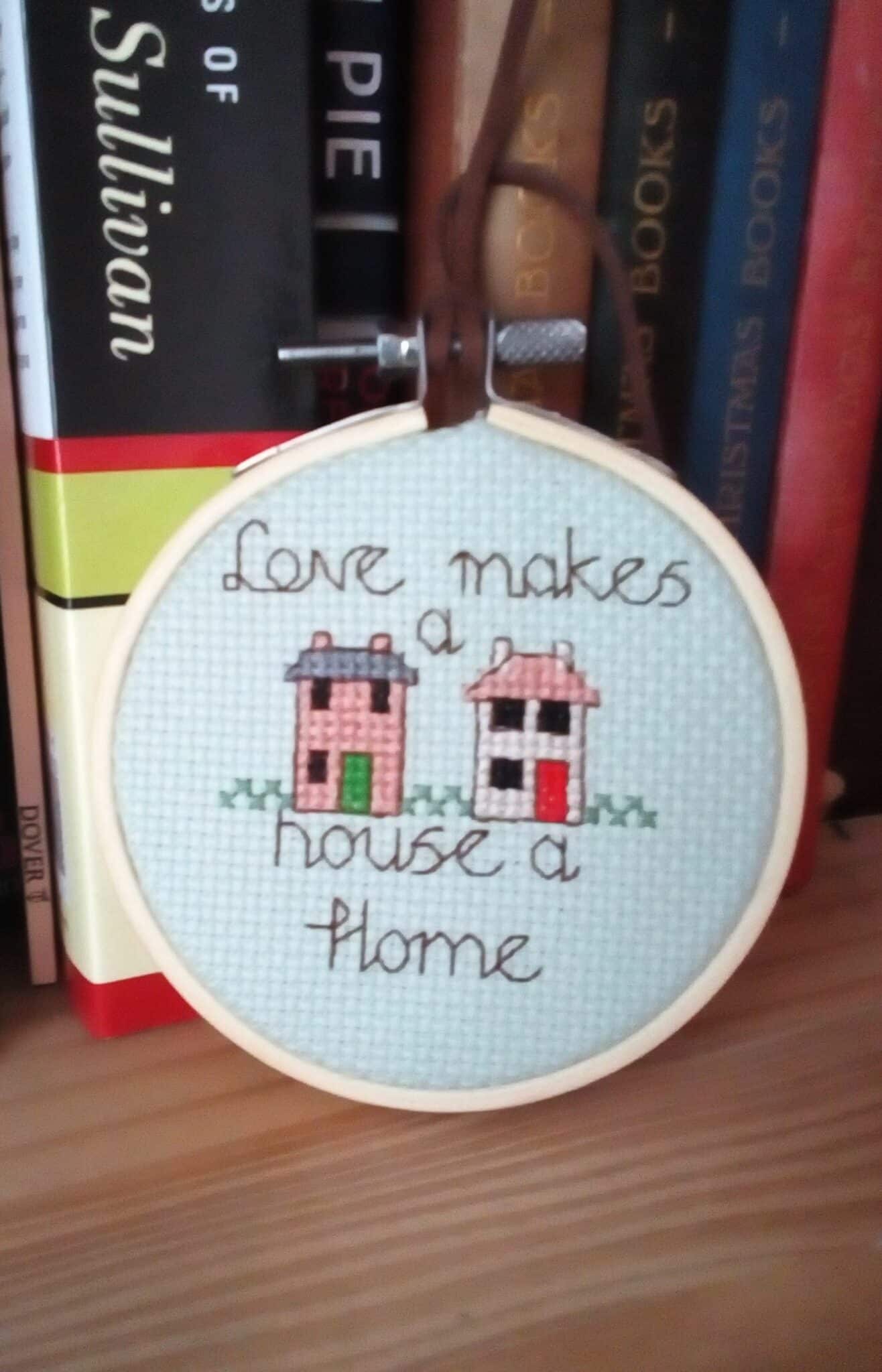 Love Makes a House a Home, Hanging Hoop – Detached Houses - main product image