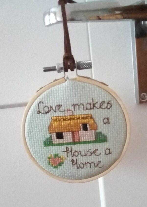 Love Makes a House a Home, Hanging Hoop – Cottage - product image 3