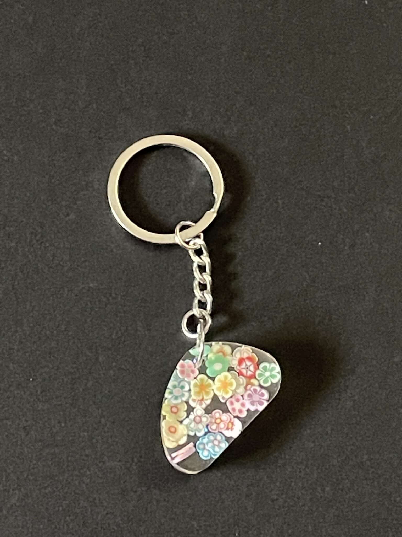 Handmade resin key ring - main product image