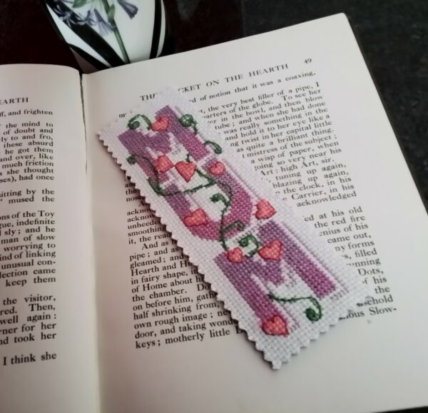 Mum with Ivy Hearts Bookmark, Book Lover Gift, Mum Gift – Purple - main product image
