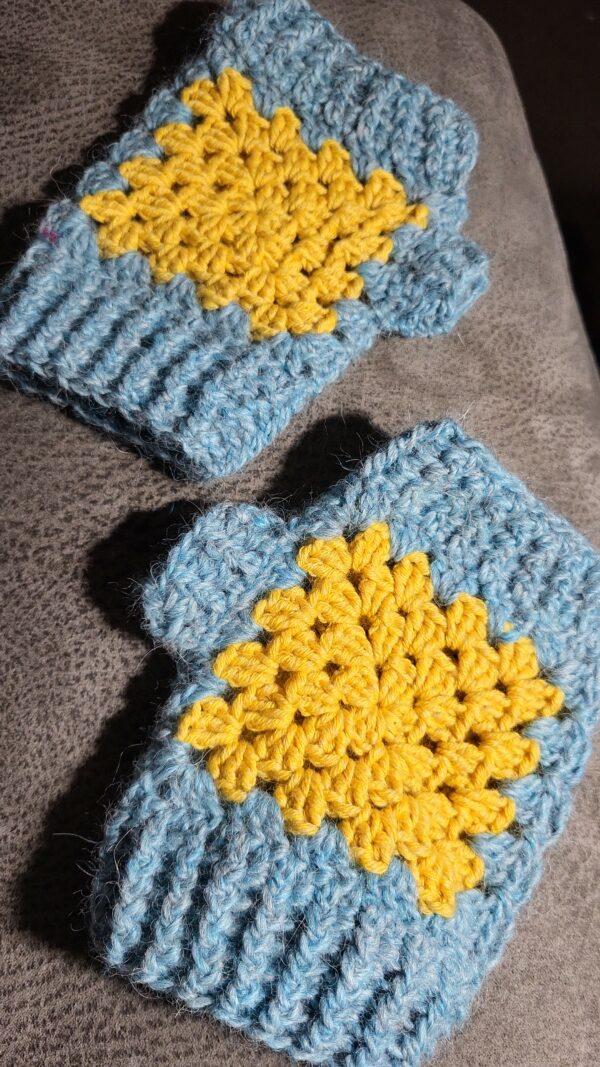 Granny square crocheted gloves - main product image