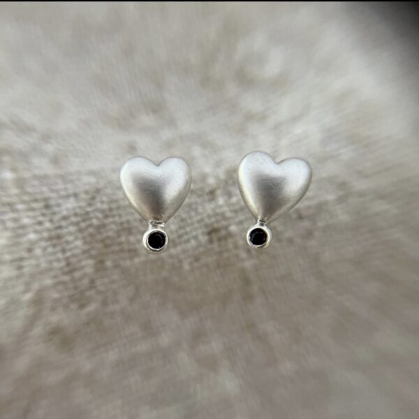 Sterling silver heart shape ear stud with natural black sapphire - product image 3
