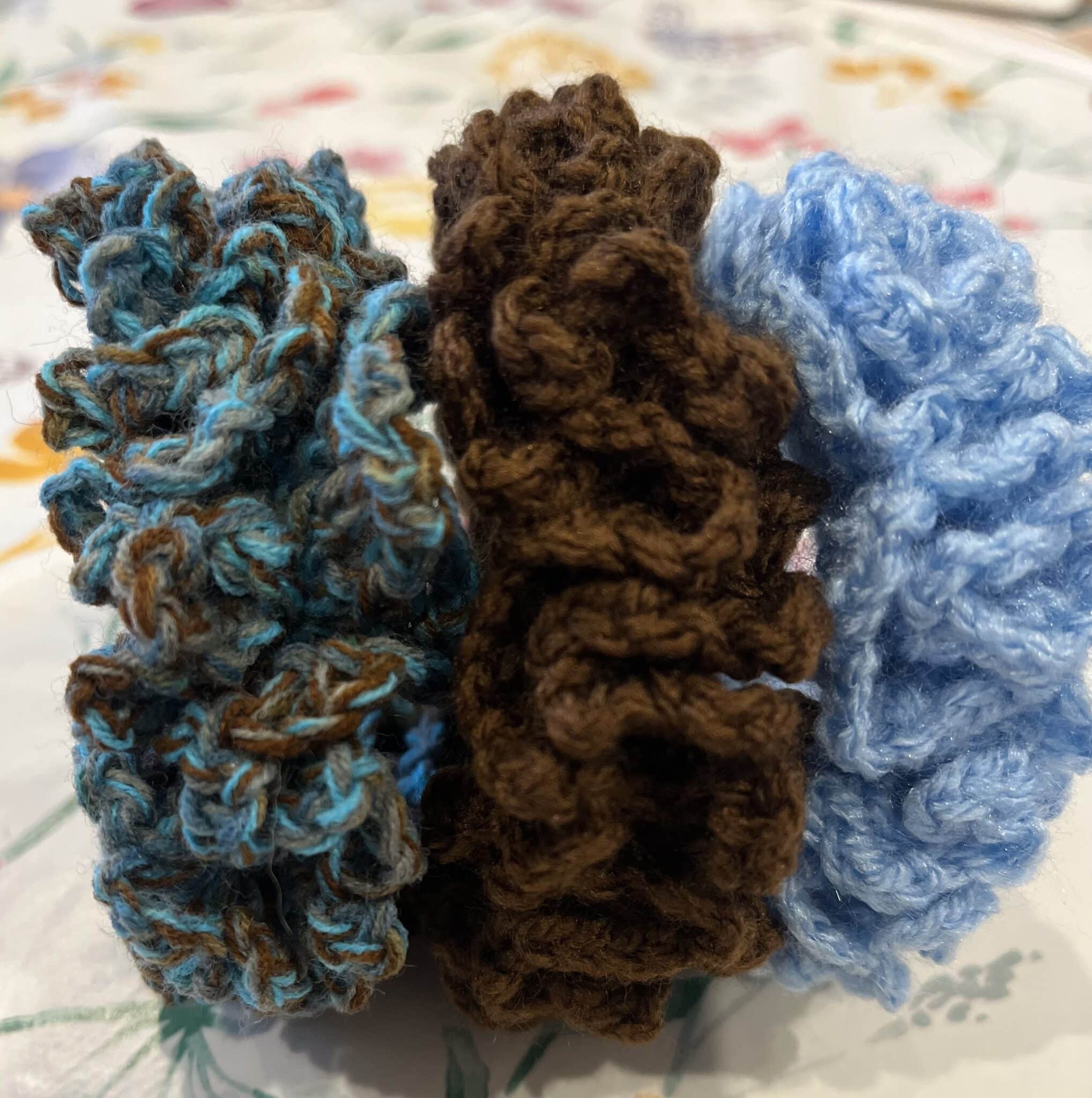 Crochet set of 3 hair ties – blue and brown - main product image