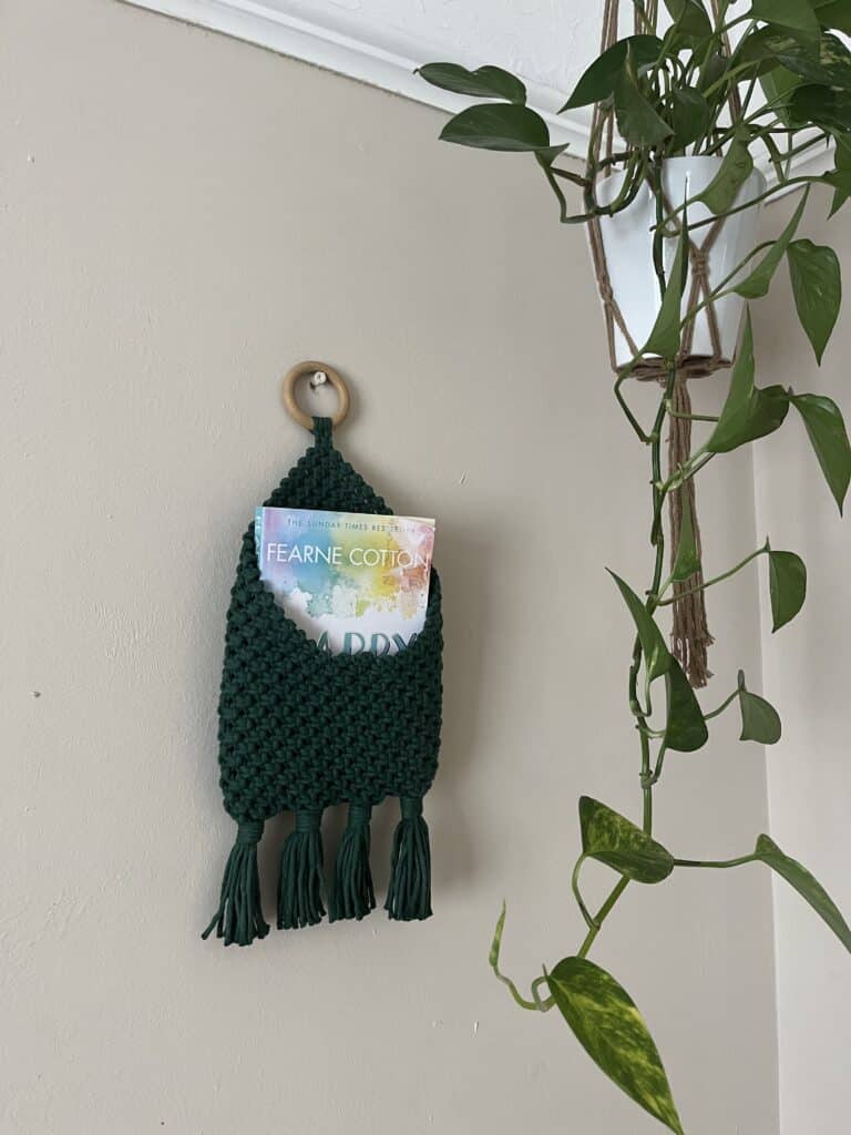Hanging book pouch