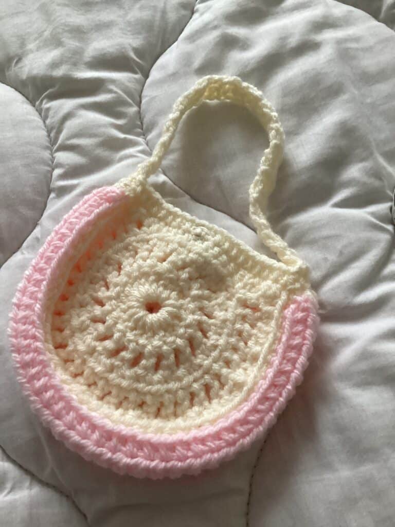 Childs bag with snap fastening