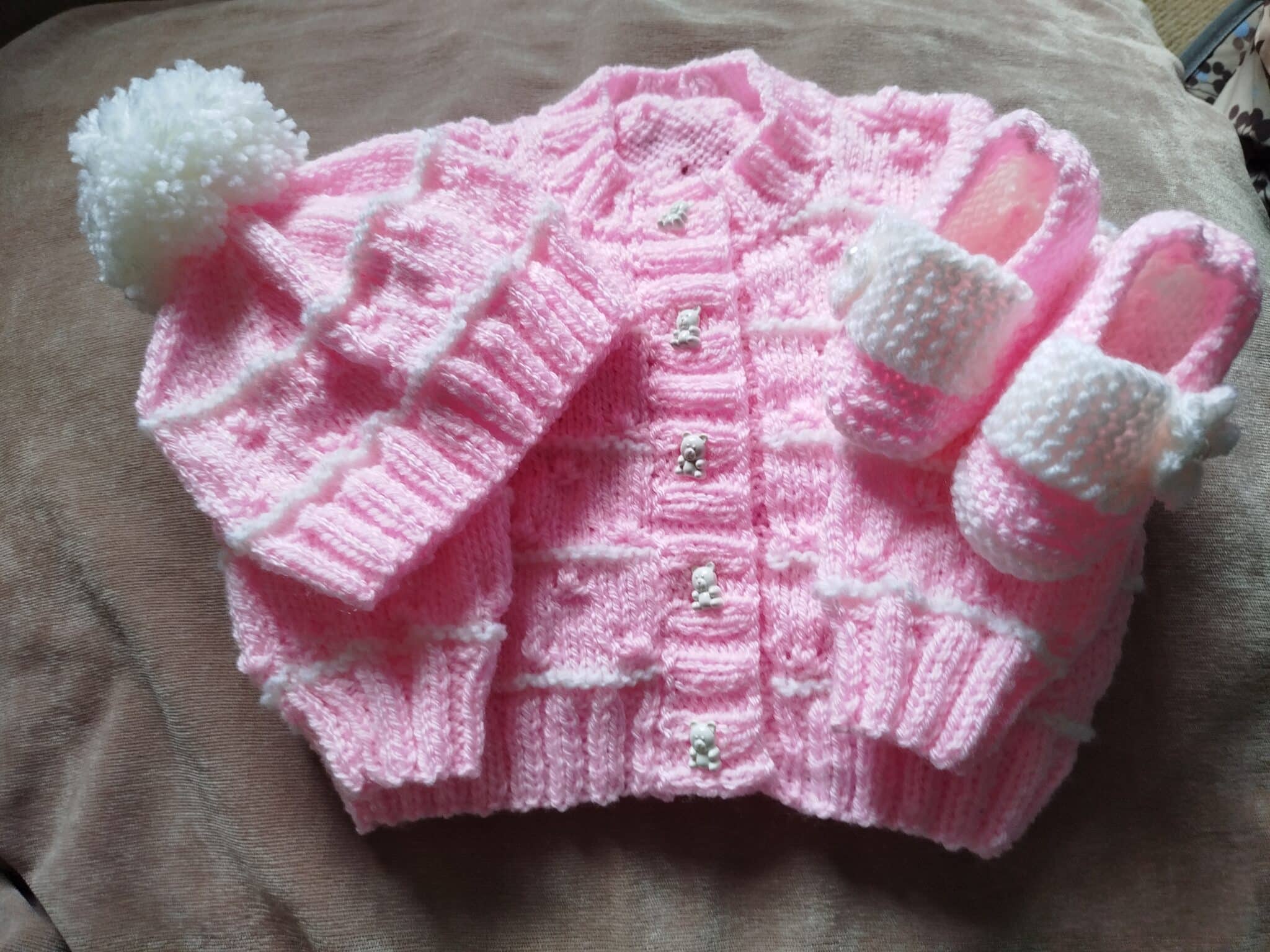 Babies cardigan, hat and slippers: product review image placeholder image (loading)