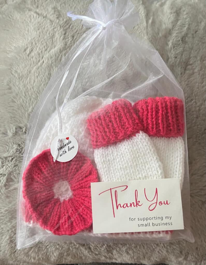 Baby beanie and mitten set (0-3 months)