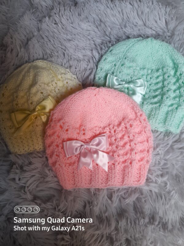 Hand knit baby hat - main product image