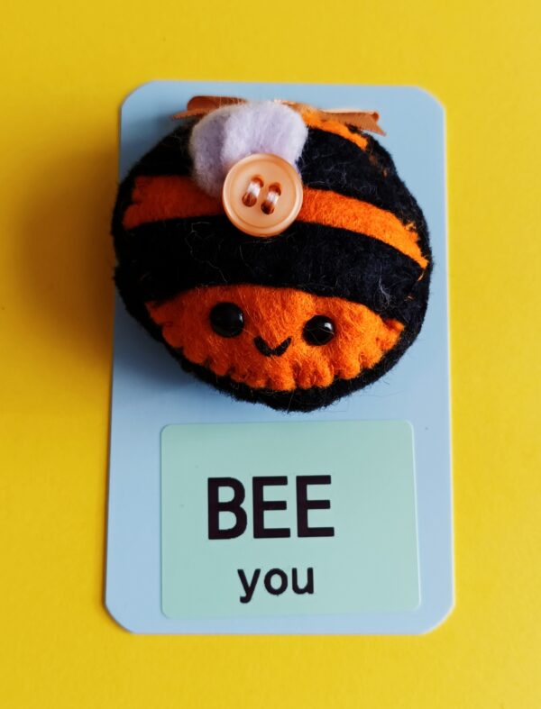 Hand sewn felt bee pocket hug & pocket hug card - main product image