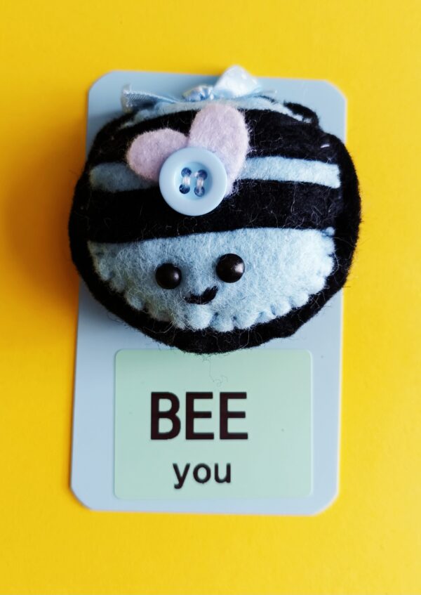Hand sewn felt bee pocket hug & pocket hug card - main product image