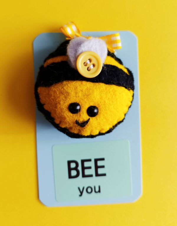 Hand sewn felt bee pocket hug & card - main product image