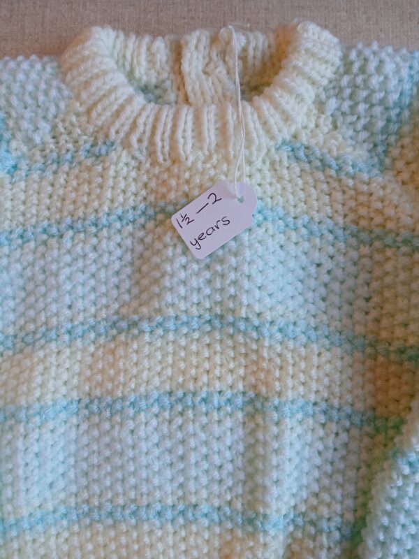Hand knitted child’s jumper. Approx 18 to 24 mths. - product image 2