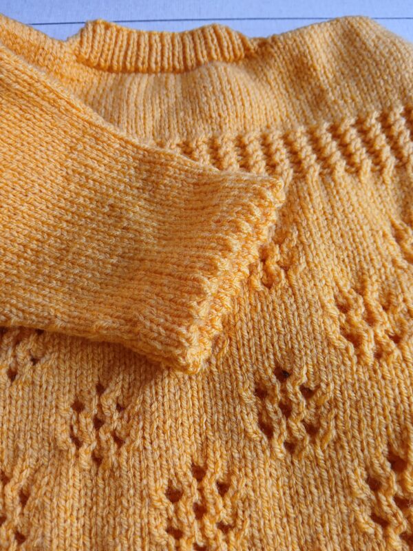 Hand- knitted child’s jumper. Approx 2 to 3 yrs. - product image 4