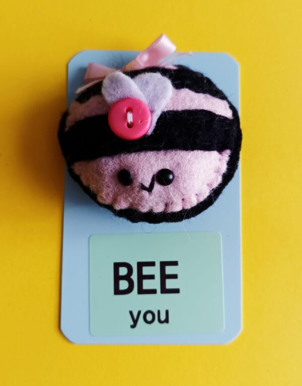 Hand sewn felt bee pocket hug & pocket hug card - main product image