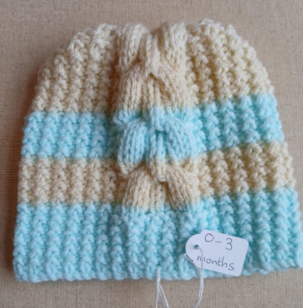 Hand -knitted baby hat. Approx 0 to 3 mths - main product image