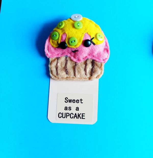 Hand sewn cute felt cupcake pocket hug & pocket hug card - main product image