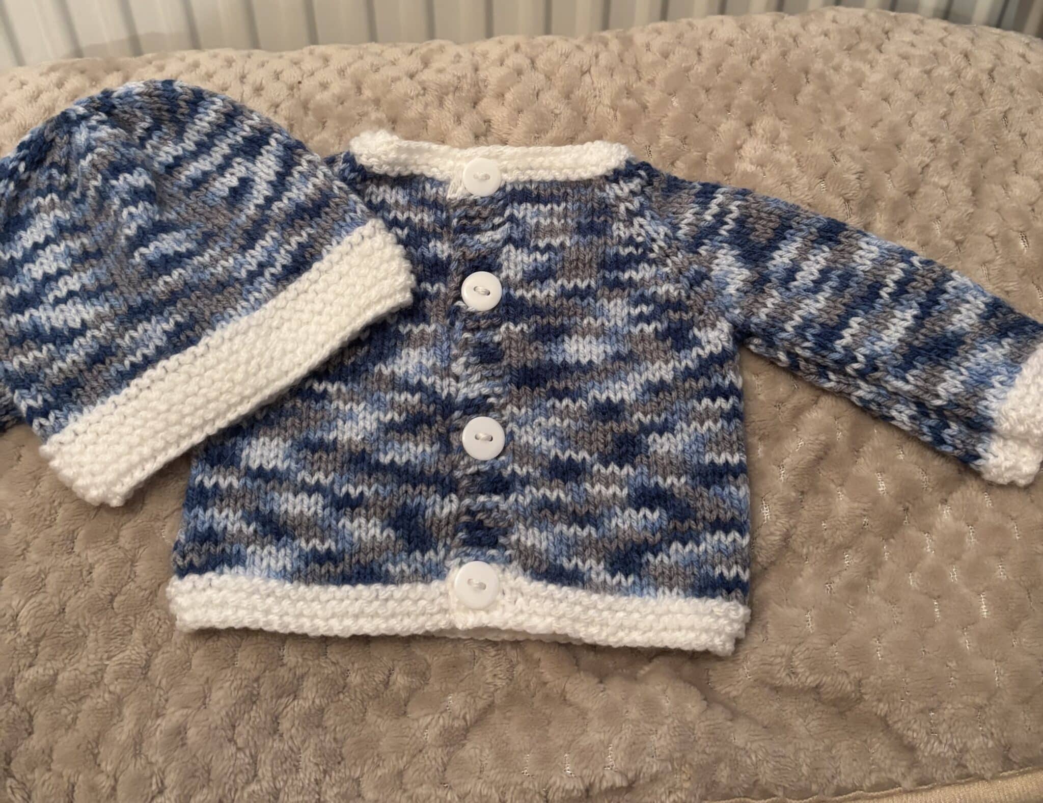Hand knitted Prem baby cardigan and hat 5-7 lb - main product image