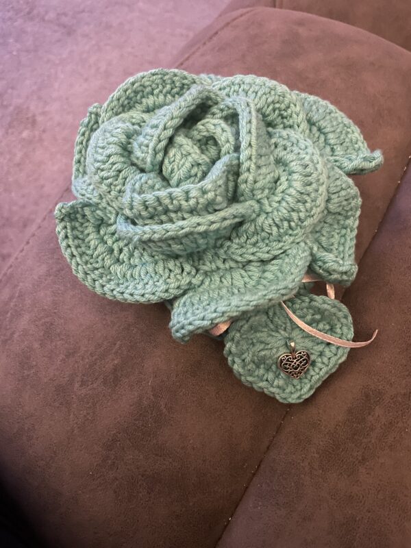 Crochet Rose gift holder - product image 3