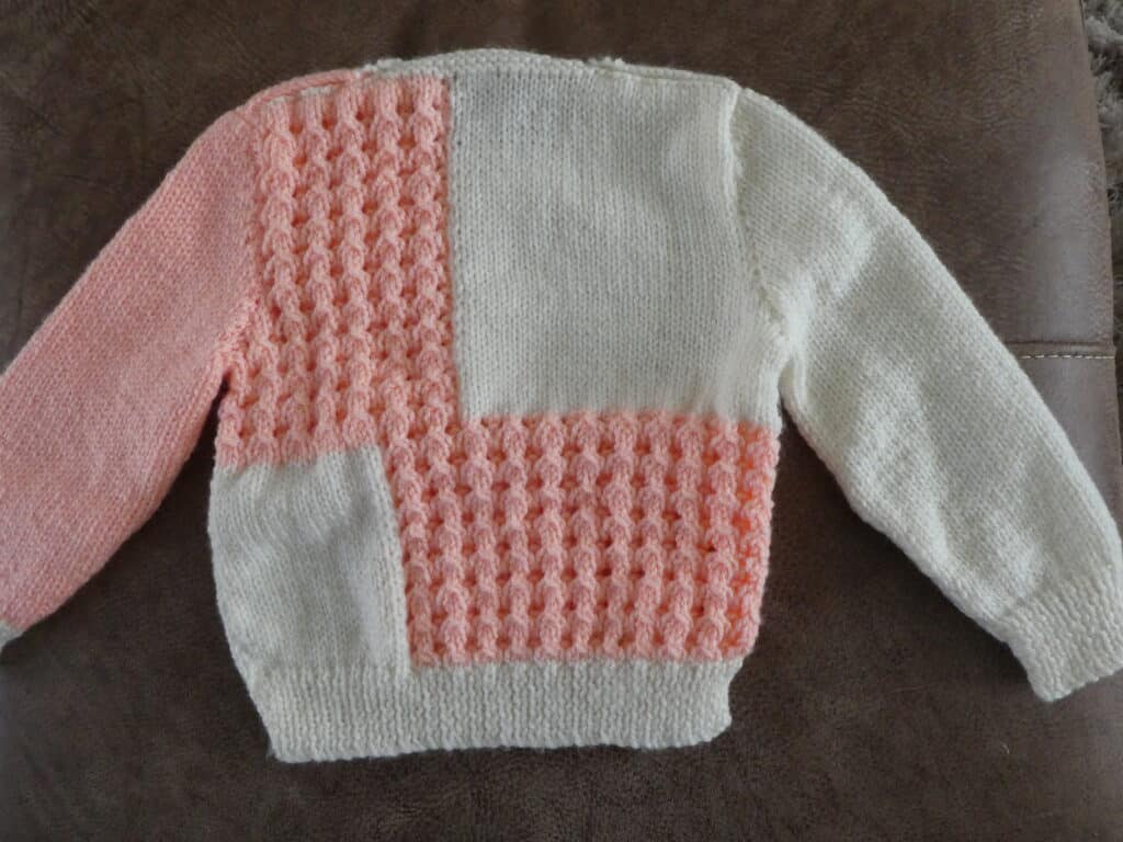 Hand knitted Peach & Cream Jumper – Chest 20″ ( 6 – 12 months)