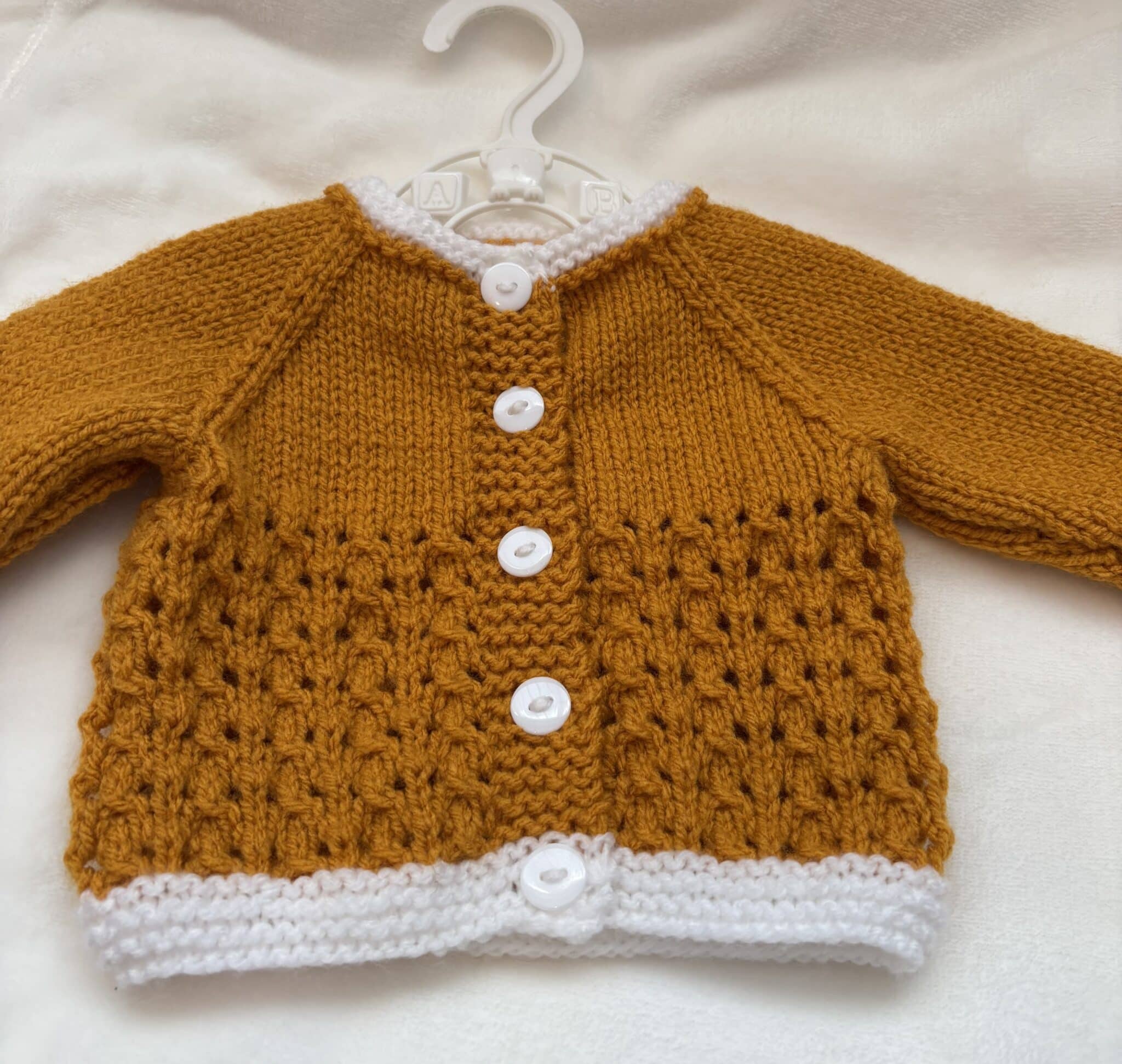 Hand knitted Baby Cardigan Newborn - main product image