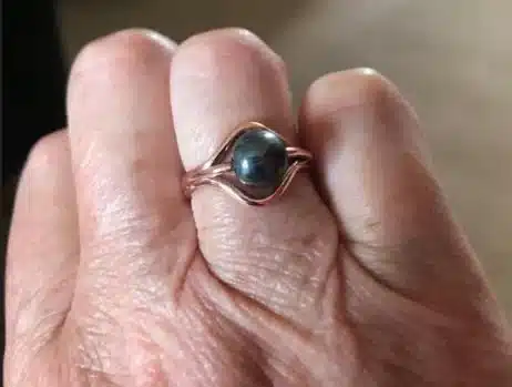 Fidget Ring shiny copper ring band with a Hematite spinner bead. - product image 3