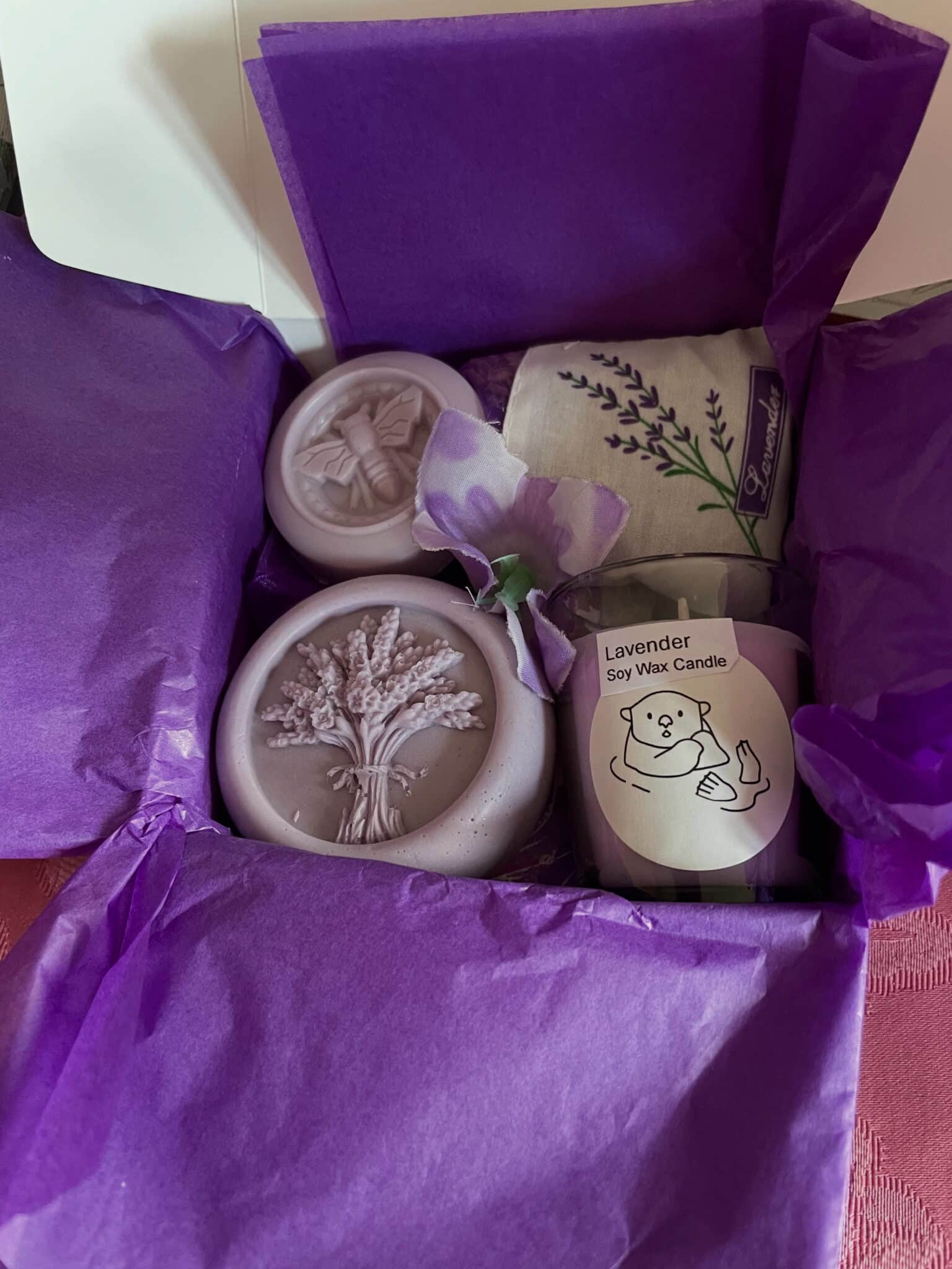 Hug in a box - main product image