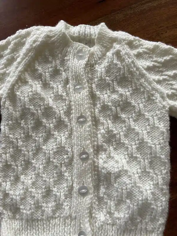 Beautiful patterned hand knitted cream cardigan size 20” (6-12 months)