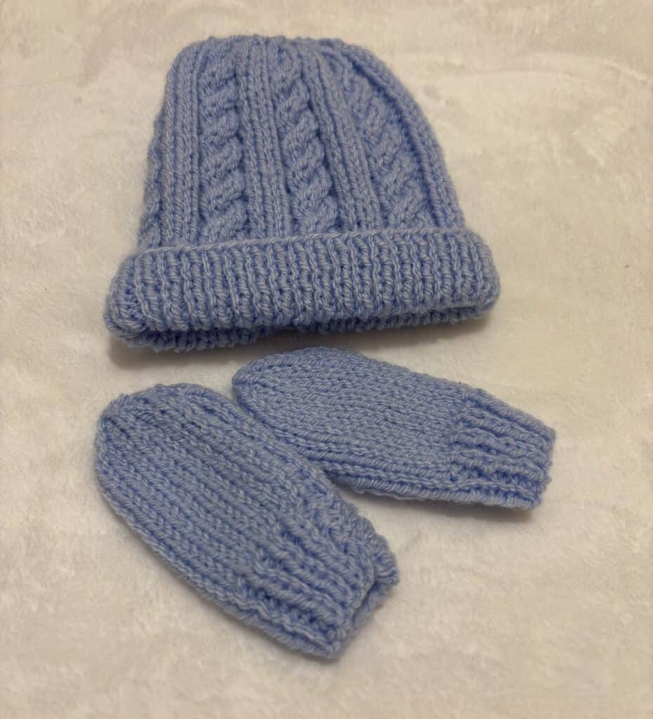 Hand knitted Hat and mittens Set Newborn