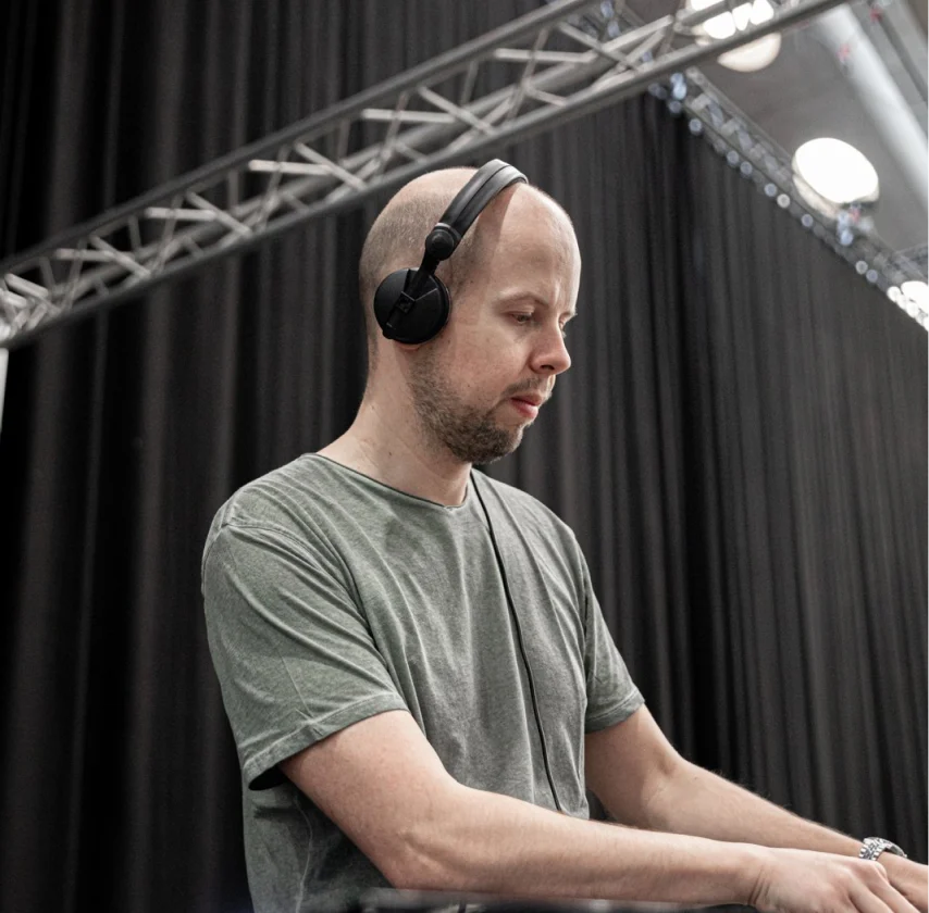DJ-Set auf der Bühne der Hall of Fame