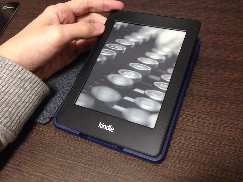 持ち歩きにはこれ!Kindle Paperwhite用純正レザーカバーで得 持ち歩きにはこれ!Kindle Paperwhite用純正レザーカバーで得