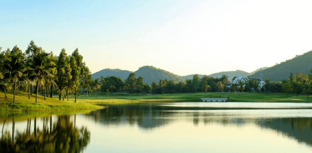 THE MAJESTIC CREEK COUNTRY CLUB