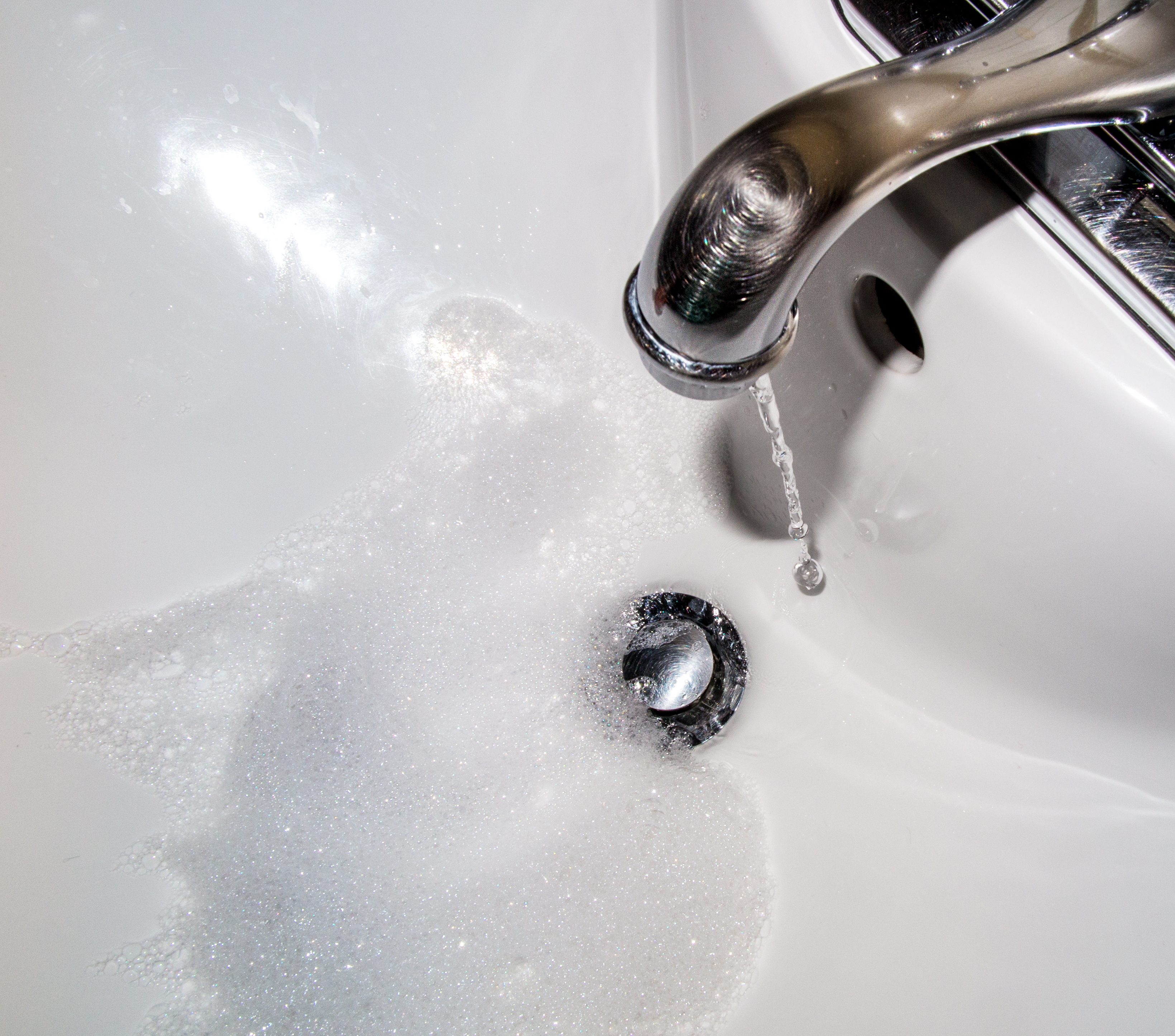 How to Unclog a Bathtub Drain with Bleach and Keep It Unclogged