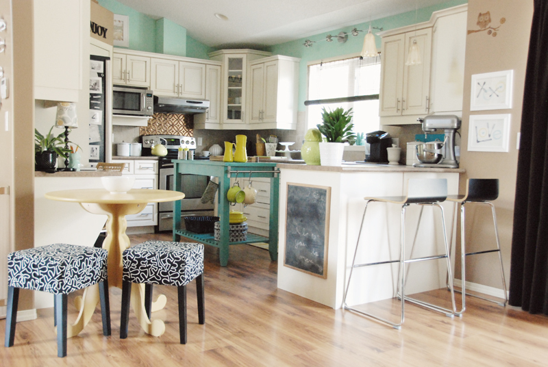 Jennifer’s Bright and Airy Mish Mash Apartment Therapy