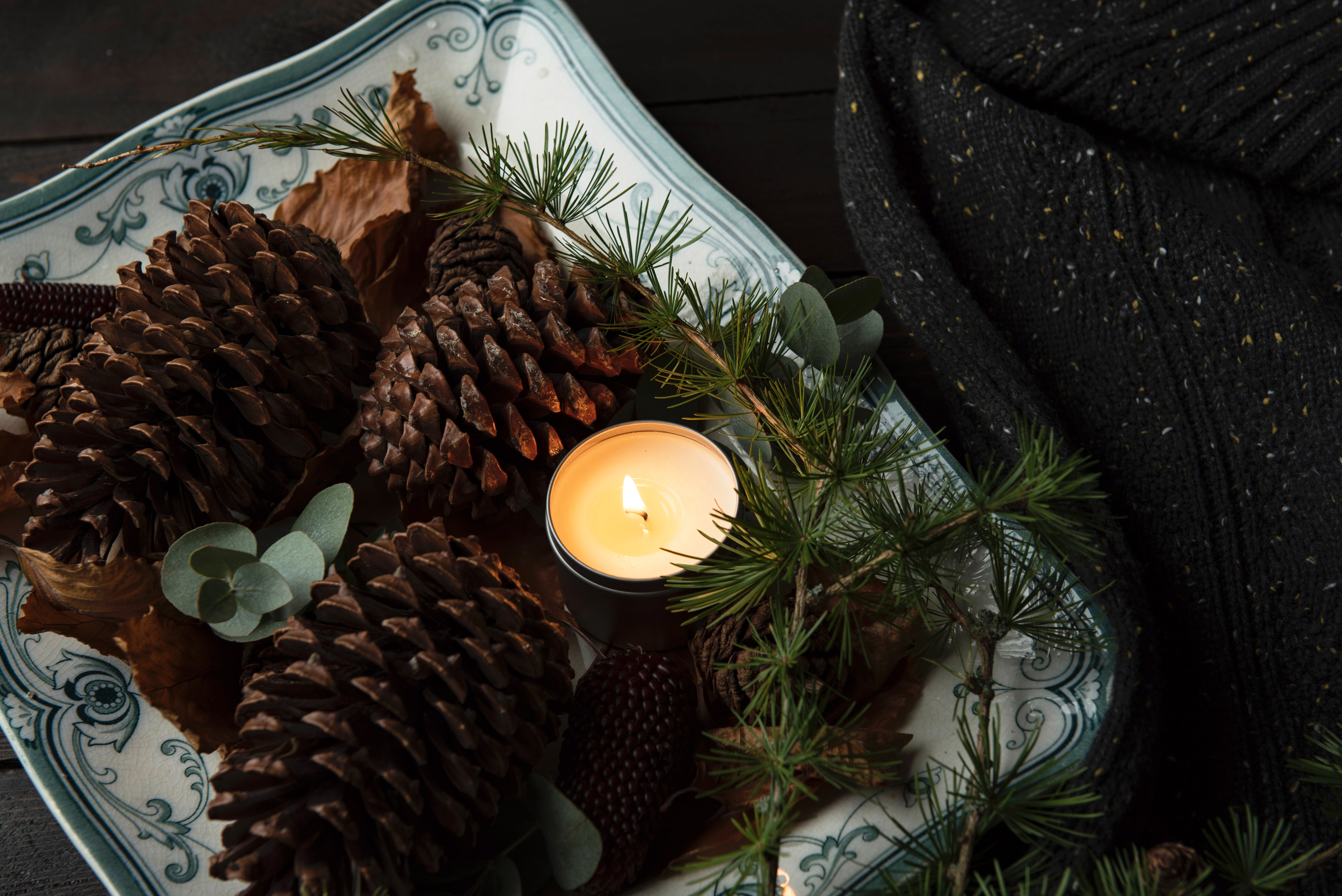 How to Make DIY Scented Pinecones