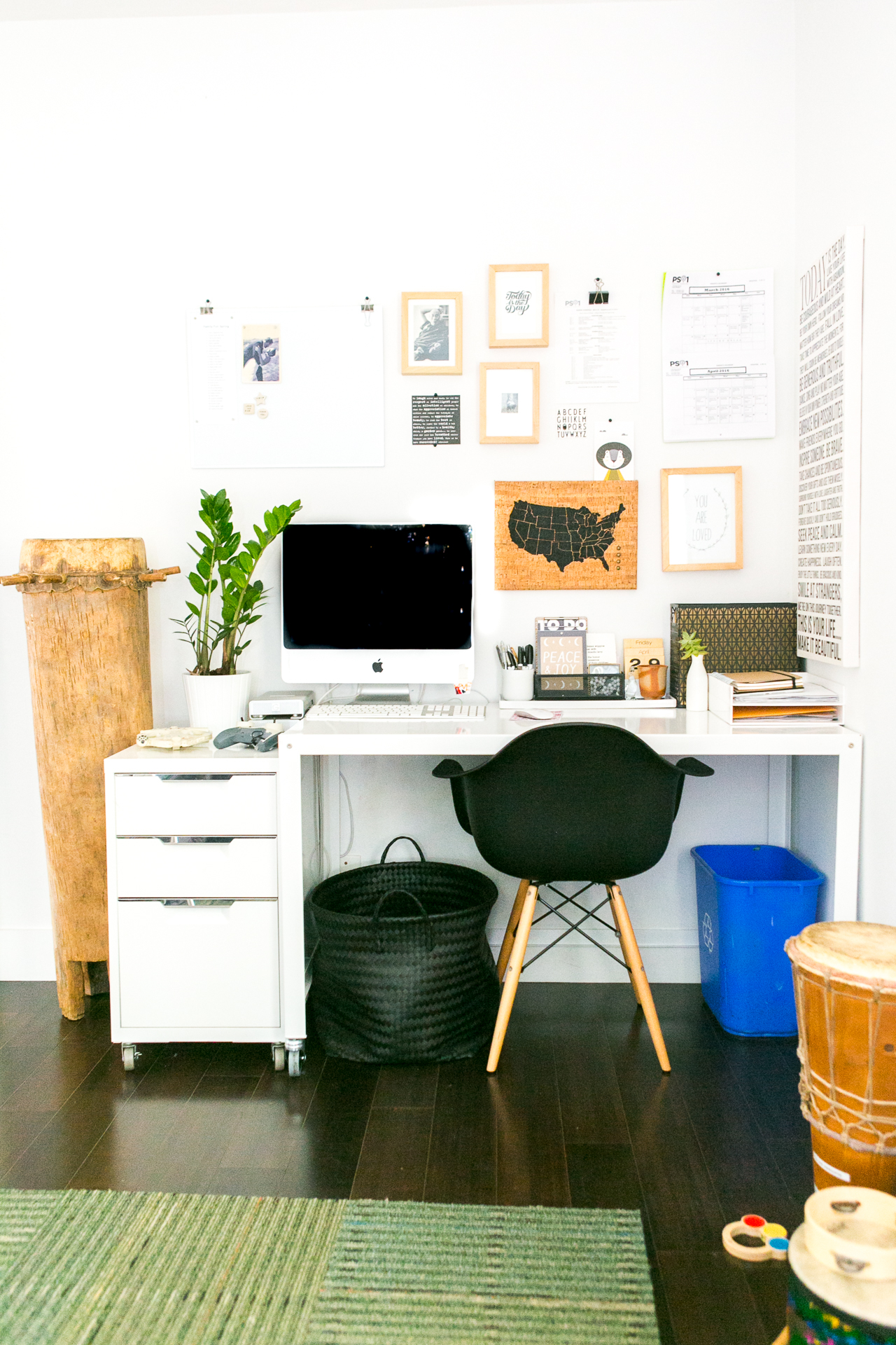 17 Things to Keep in Your Desk at Work