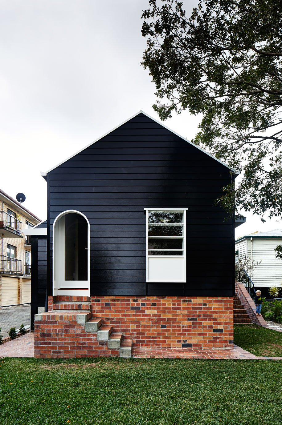 Come To The Dark Side 14 Totally Chic Black Houses Apartment