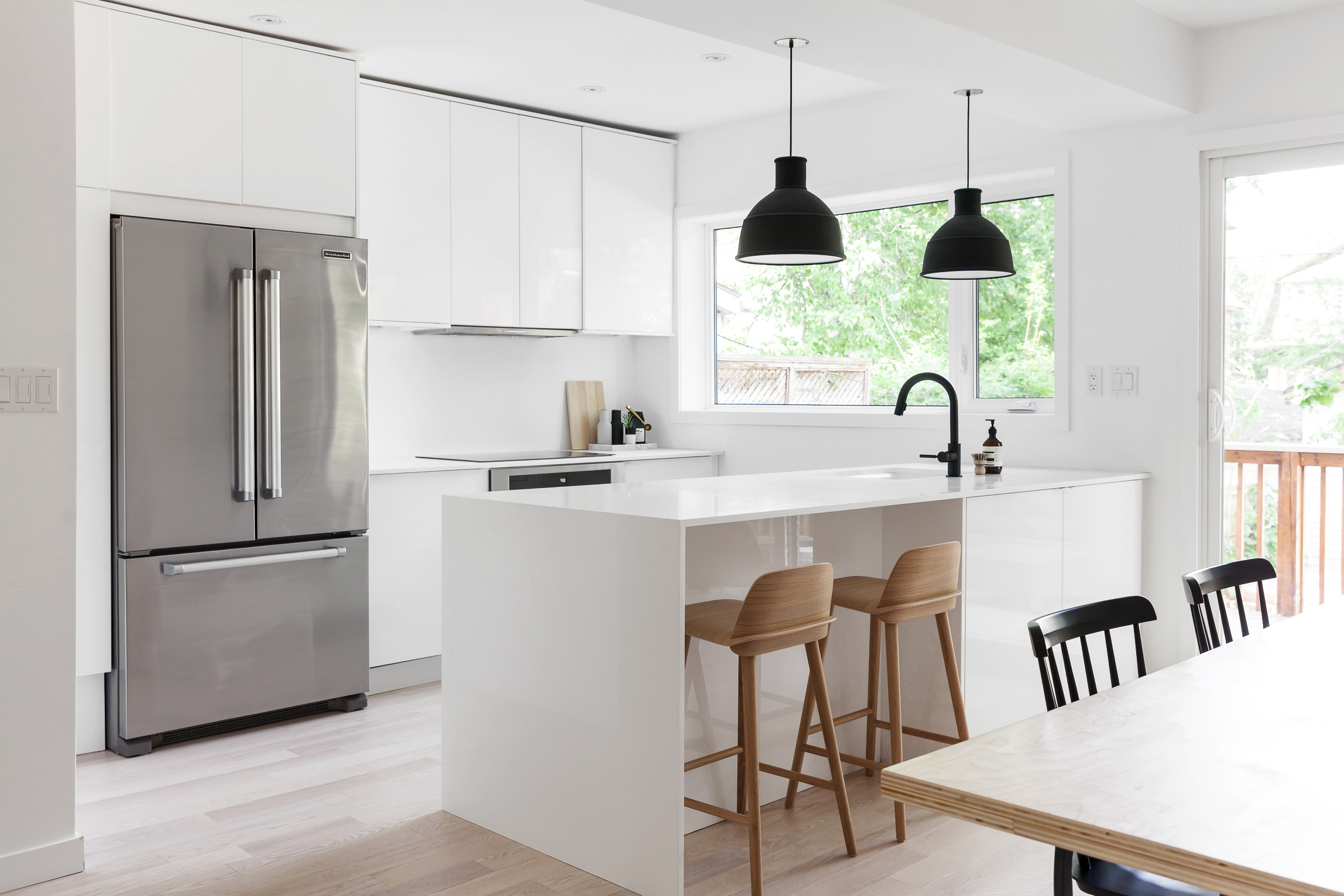 breakfast bar in kitchen island