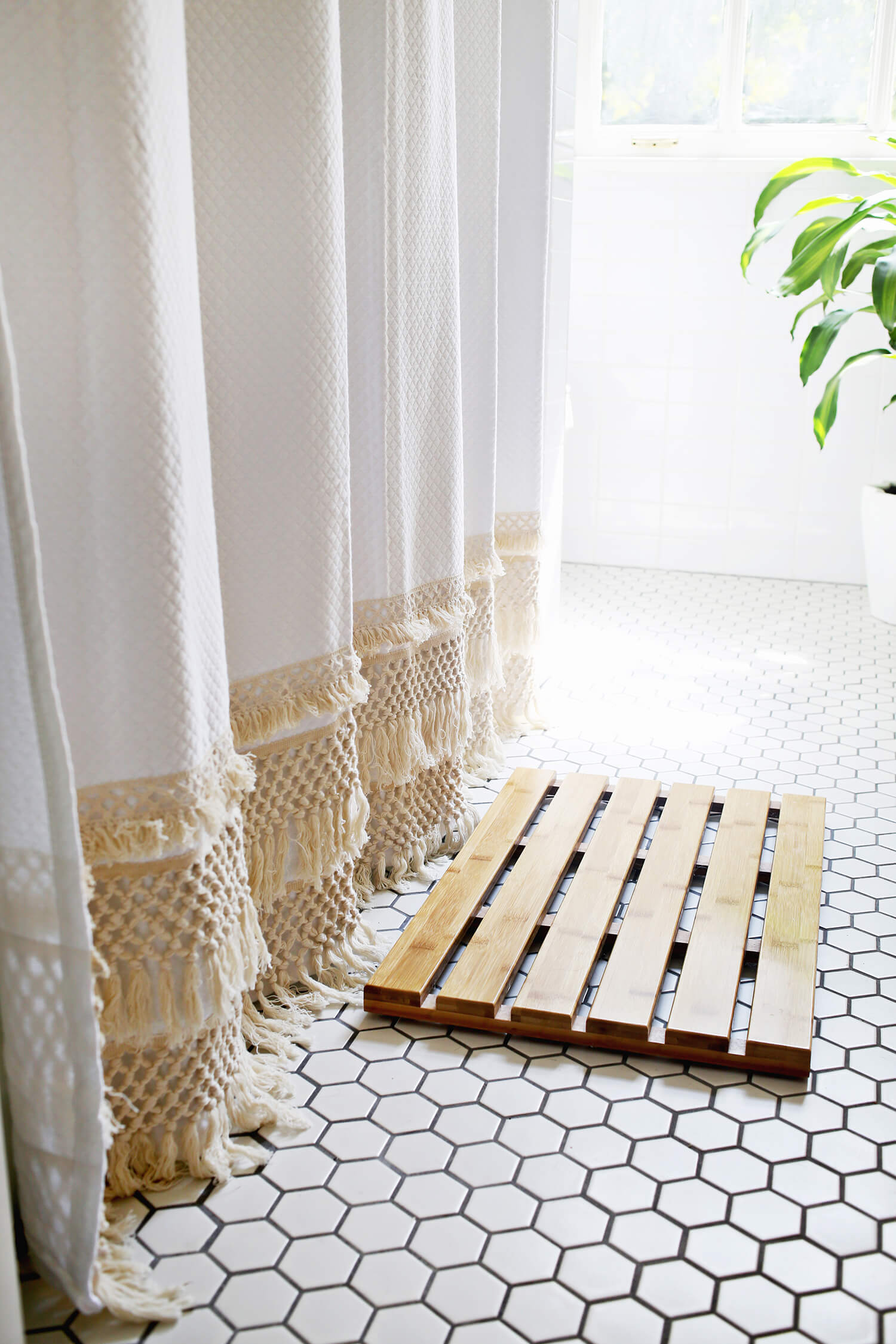 We Re Loving Fringe 8 Projects That Show How To Use It Now We Re Loving Fringe 8 Projects That Show How To Use It Now Apartment Therapy