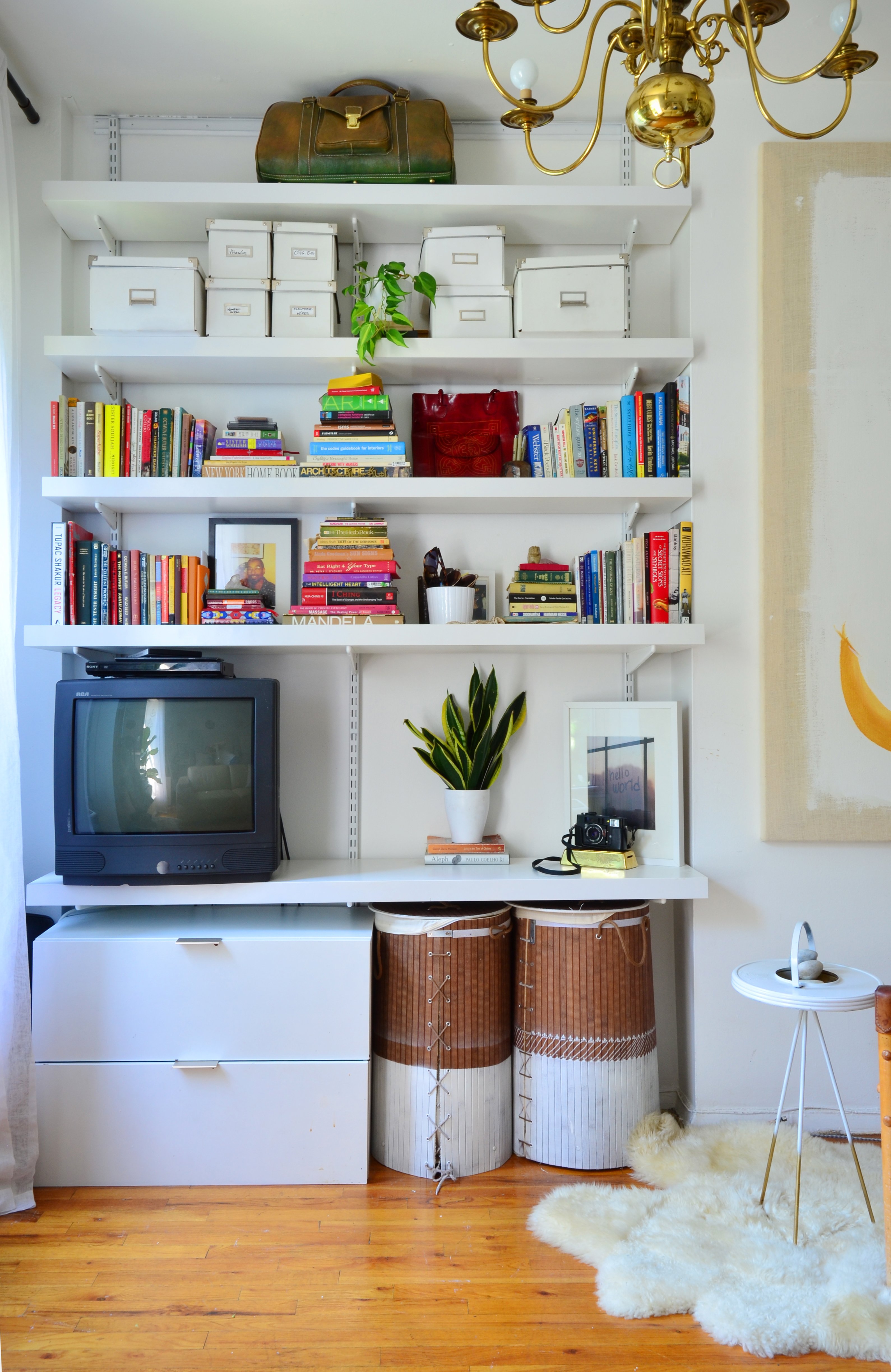 5 Smart Ways to Style and Organize Open Shelves