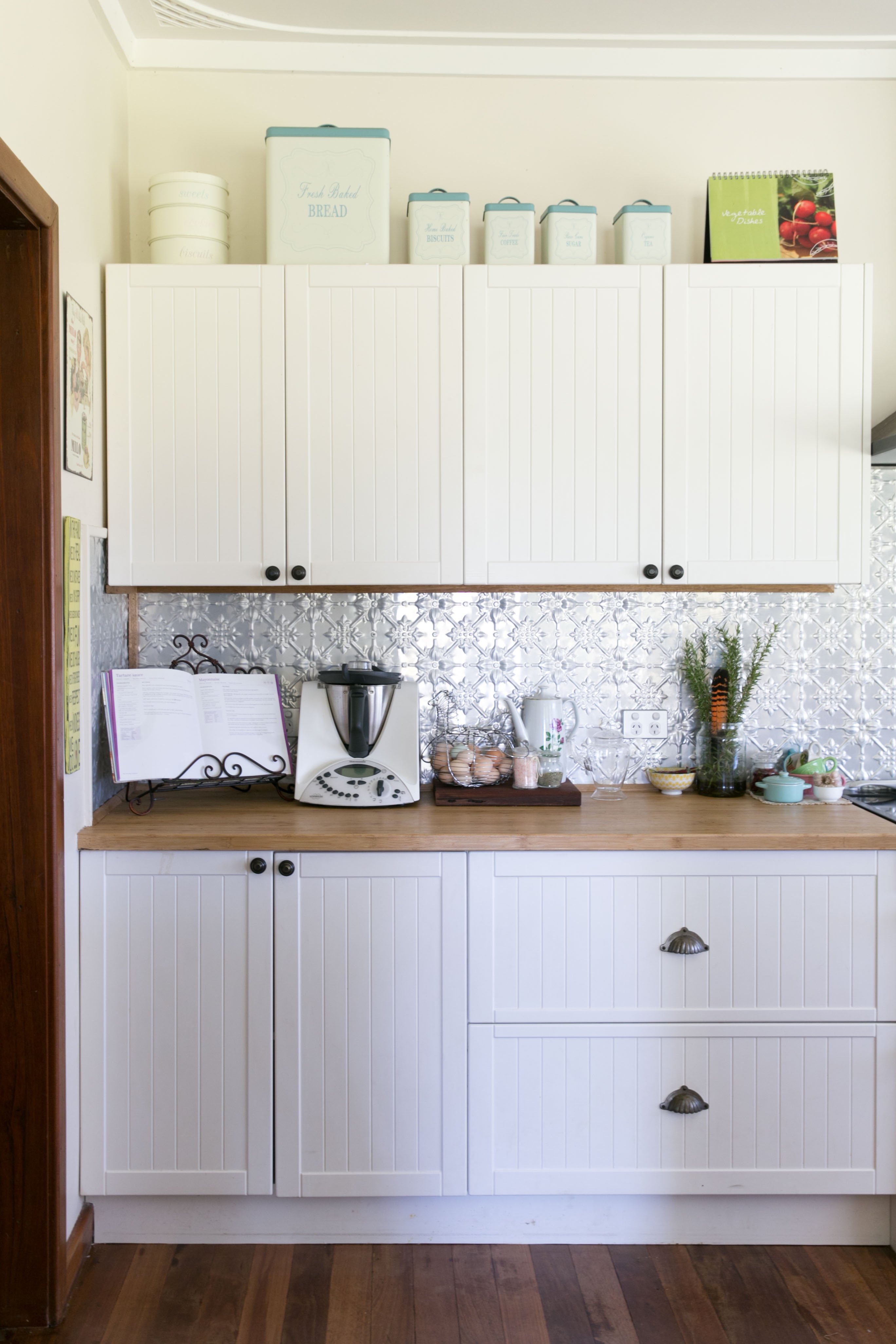 Gorgeous Tin Ceiling Tiles Will Never Go Out Of Style Apartment