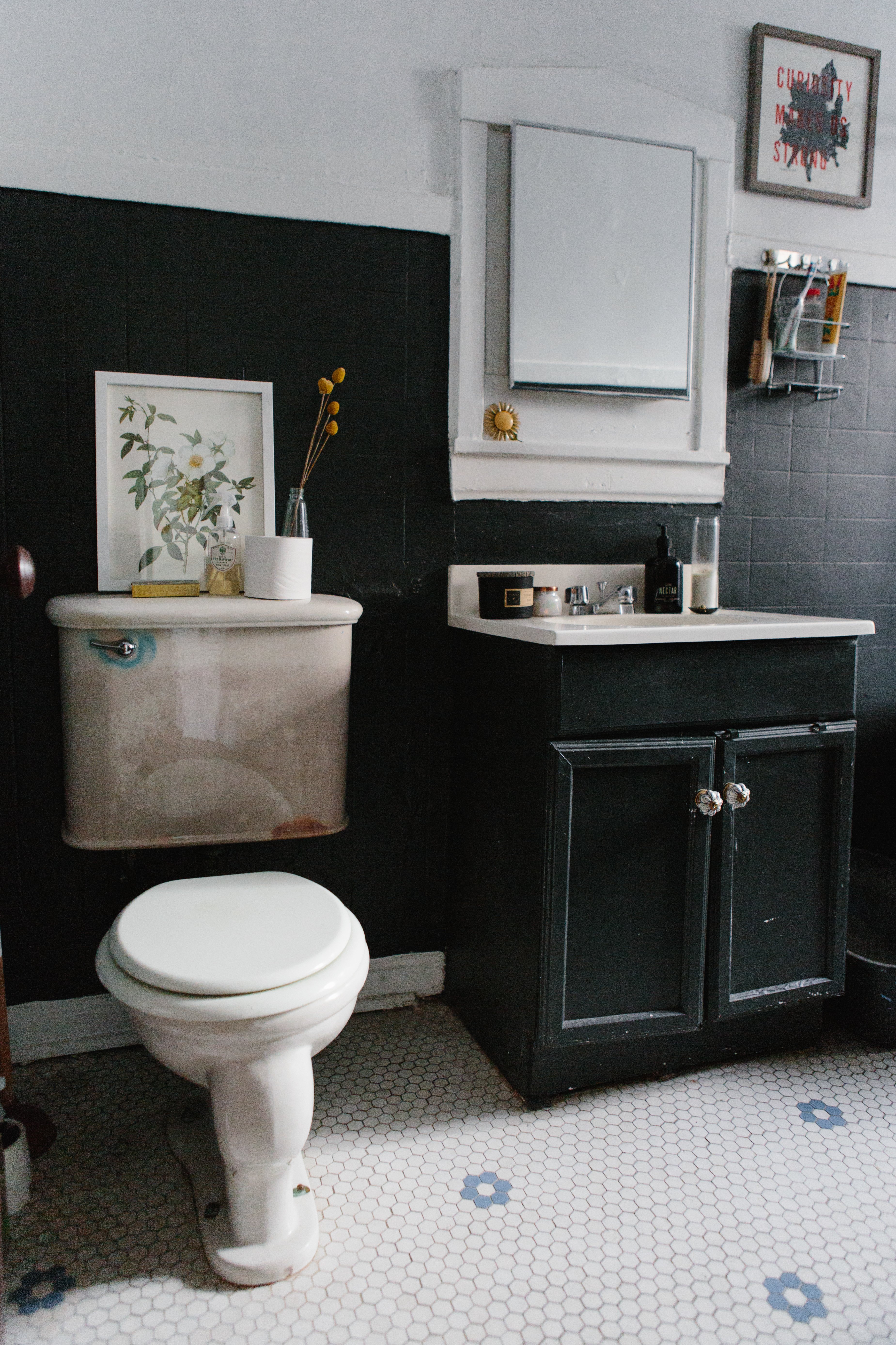 Reversible Bathroom Storage Shelf