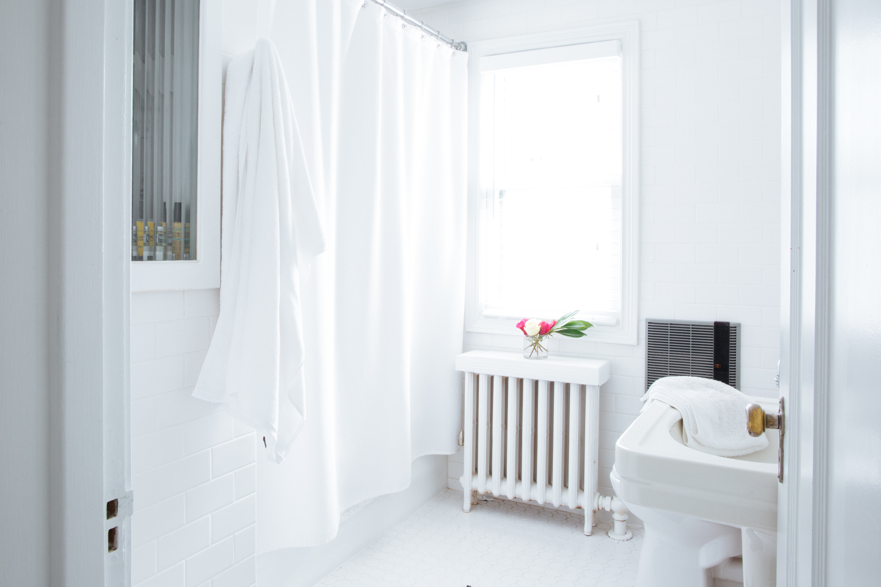 Keeping Your Shower Clean: Cleaning The Creases